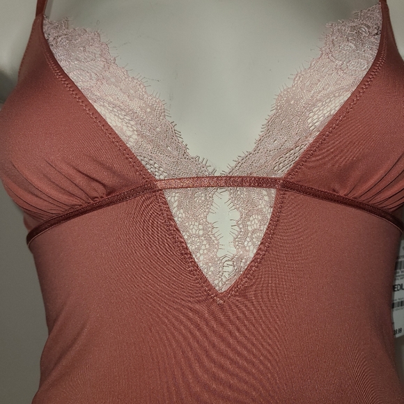 Lace trim thong bodysuit clay color M - Picture 2 of 6